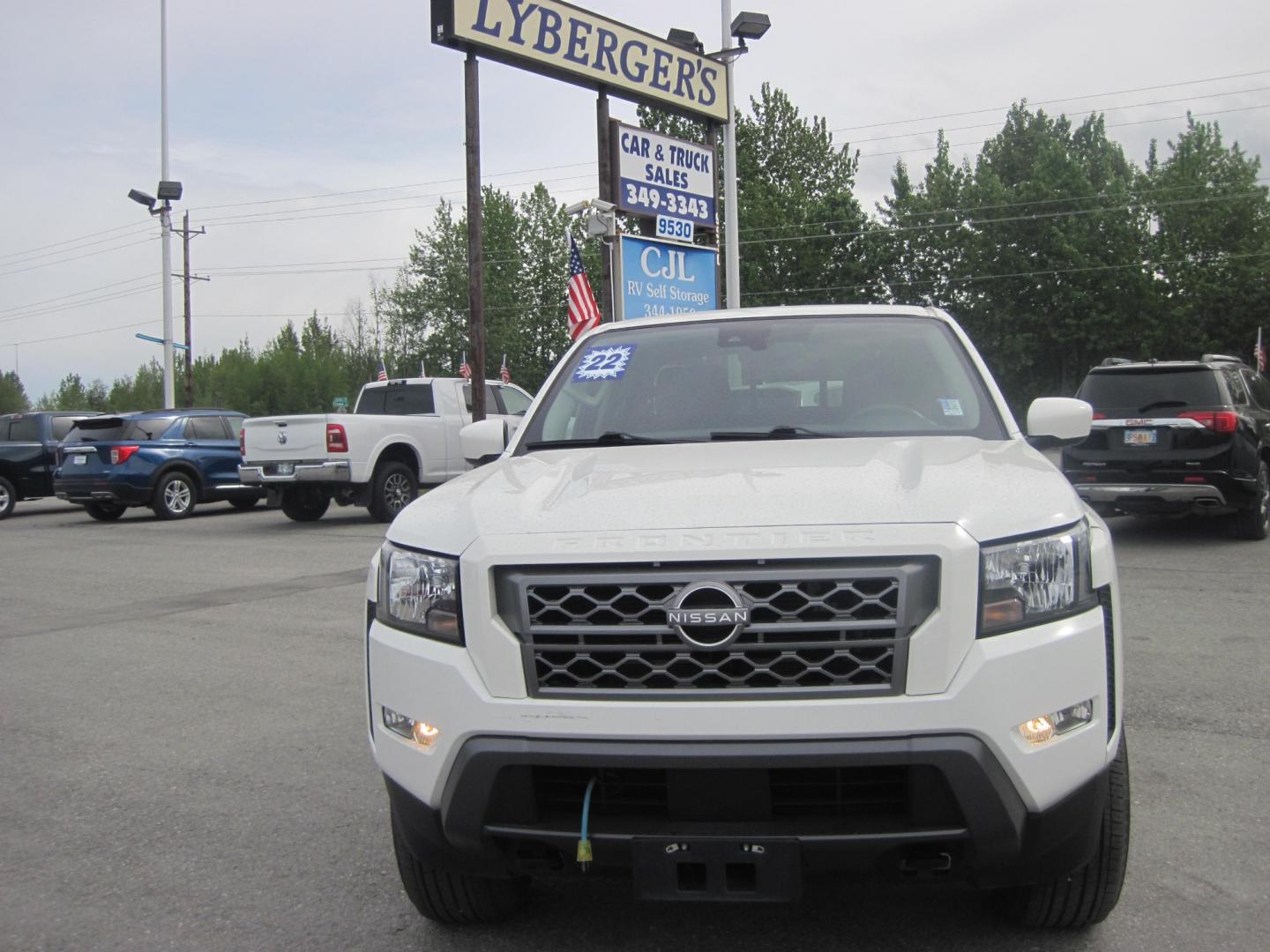 2022 white /black Nissan Frontier RS AWD (1N6ED1EK5NN) , automatic transmission, located at 9530 Old Seward Highway, Anchorage, AK, 99515, (907) 349-3343, 61.134140, -149.865570 - Nice Nissan Frontier Crew Cab SV , Heated seats come take test drive. - Photo#1